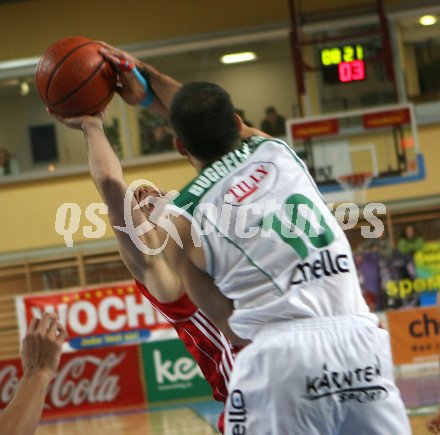 Basketball Bundesliga. W?rthersee Piraten gegen Wels. Joachim Buggelsheim (Piraten), Miroslav Juric (Wels). KLagenfurt, am 12.11.2006.
Foto: Kuess
---
pressefotos, pressefotografie, kuess, qs, qspictures, sport, bild, bilder, bilddatenbank