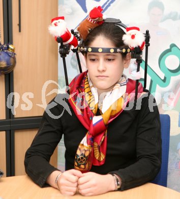 Turnen. Erster ?ffentlicher Auftritt von Carina Hasen?hrl nach ihrem schweren Trainingsunfall. Klagenfurt, am 23.12.2006.
Foto: qspictures/Kuess
---
pressefotos, pressefotografie, kuess, qs, qspictures, sport, bild, bilder, bilddatenbank