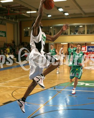 Basketball Bundesliga. W?rthersee Piraten gegen Kapfenberg. Tobe Carberry (Piraten). Klagenfurt, am 23.3.2006.
---
pressefotos, pressefotografie, kuess, qs, qspictures, sport, bild, bilder, bilddatenbank