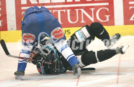 Eishockey Bundesliga. VSV gegen EHC Liwest Linz. Roland Kaspitz (VSV), Raimund Divis (Linz). Villach, am 12.1.2007.
Foto: Kuess 
---
pressefotos, pressefotografie, kuess, qs, qspictures, sport, bild, bilder, bilddatenbank