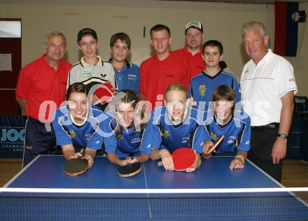 Drei Regionen Jugendspiele in Friaul. Die K?rntner Tischtennisauswahl mit Aush?ngeschild Dominique Plattner.
---
pressefotos, pressefotografie, kuess, qs, qspictures, sport, bild, bilder, bilddatenbank
