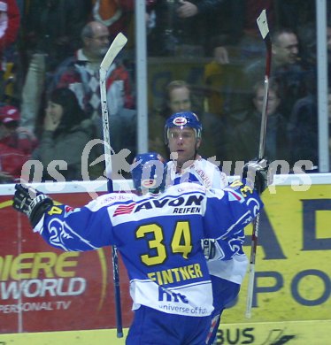 ?sterreichische Eishockey Bundesliga. K?rntner Derby KAC gegen VSV. Torjubel des VSV. Daniel Gauthier und Markus Peintner. Klagenfurt, am 26.12.2005.
---
pressefotos, pressefotografie, kuess, qs, qspictures, sport, bild, bilder, bilddatenbank