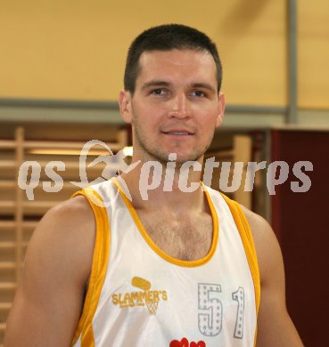 Basketball Bundesliga. Trainingsbeginn W?rthersee Piraten. Neuerwerbung Stjepan Gavran. Klagenfurt, am 1.9.2006.
---
pressefotos, pressefotografie, kuess, qs, qspictures, sport, bild, bilder, bilddatenbank