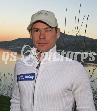 Martin Kobau, P?rtschach, am 24.11.2004
---
pressefotos, pressefotografie, kuess, qs, qspictures, sport, bild, bilder, bilddatenbank