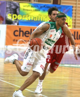 Basketball Bundesliga. W?rthersee Piraten gegen Wels. Anthony Shavies (Piraten), A. Woschank (Wels). Klagenfurt, am 12.11.2006.
Foto: qspictures/Nadja Kuess
---
pressefotos, pressefotografie, kuess, qs, qspictures, sport, bild, bilder, bilddatenbank