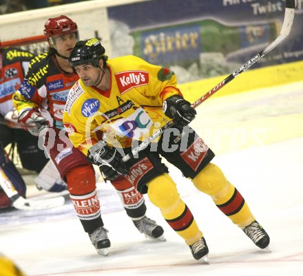 Eishockey Bundesliga. KAC gegen Vienna Capitals. Igor Ivanov (KAC), Sean Selmser (Caps) . Klagenfurt, am 27.10.2006.
Foto: Kuess
---
pressefotos, pressefotografie, kuess, qs, qspictures, sport, bild, bilder, bilddatenbank