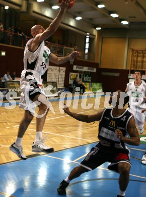 Basketball Bundesliga W?rthersee Piraten gegen Feldkirch. Nenad Videka. Klagenfurt, am 27.4.2006.
---
pressefotos, pressefotografie, kuess, qs, qspictures, sport, bild, bilder, bilddatenbank