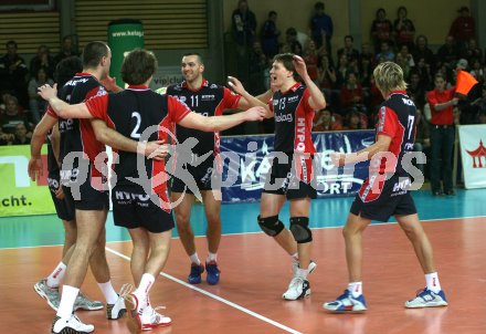 Volleyball Bundesliga. HYPO VBK gegen Hotvolleys. Jubel Hypo VBK. Klagenfurt, am 20.3.2006.
---
pressefotos, pressefotografie, kuess, qs, qspictures, sport, bild, bilder, bilddatenbank