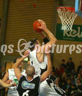 Basketball Bundesliga. W?rthersee Piraten gegen Klosterneuburg. Andreas Helmigk. Klagenfurt, am 3.12.2005.
---
pressefotos, pressefotografie, kuess, qs, qspictures, sport, bild, bilder, bilddatenbank