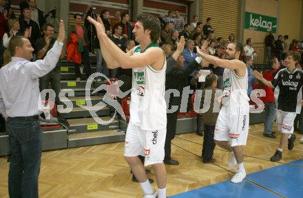 Basketball Bundesliga. W?rthersee Piraten gegen Wels. Jubel Piraten. Fans. KLagenfurt, am 12.11.2006.
Foto: Kuess
---
pressefotos, pressefotografie, kuess, qs, qspictures, sport, bild, bilder, bilddatenbank