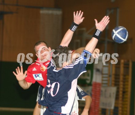 Handball Bundesliga.  HCK59 gegen SVVW.  Armin B?ck (HCK), Oliver Gaggl (SVVW). Klagenfurt, am 11.11.2006
Foto: Kuess
---
pressefotos, pressefotografie, kuess, qs, qspictures, sport, bild, bilder, bilddatenbank