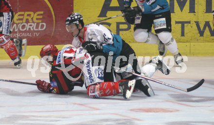 Eishockey Bundesliga. KAC gegen Linz. Die Linzer obenauf. Klagenfurt, am 4.10.2005.
---
pressefotos, pressefotografie, kuess, qs, qspictures, sport, bild, bilder, bilddatenbank