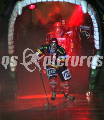 Eishockey Bundesliga. KAC - Salzburg. Harald Offner. Klagenfurt, am 6.11.2005.
---
pressefotos, pressefotografie, kuess, qs, qspictures, sport, bild, bilder, bilddatenbank