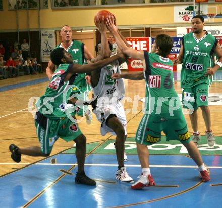 Basketball Bundesliga. W?rthersee Piraten gegen Kapfenberg. Tobe Carberry (Piraten). Klagenfurt, am 23.3.2006.
---
pressefotos, pressefotografie, kuess, qs, qspictures, sport, bild, bilder, bilddatenbank