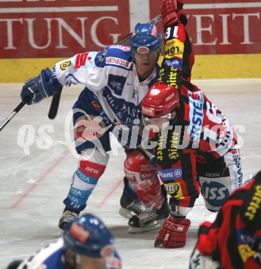 VSV gegen KAC. Kaspitz gegen Horsky. Villach, am 18.10.2005. 
---
pressefotos, pressefotografie, kuess, qs, qspictures, sport, bild, bilder, bilddatenbank
