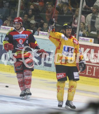 Eishockey Bundesliga. KAC gegen Vienna Capitals. Die Wiener jubeln. Entt?uschung bei den K?rntnern. Klagenfurt, am 31.3.2005. 
---
pressefotos, pressefotografie, kuess, qs, qspictures, sport, bild, bilder, bilddatenbank