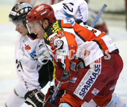 Eishockey Bundesliga. KAC gegen EHC Liwest Black Wings Linz. Chad Hinz(KAC), Philipp Lukas (Linz). Klagenfurt, am 26.1.2007.
Foto: Kuess
---
pressefotos, pressefotografie, kuess, qs, qspictures, sport, bild, bilder, bilddatenbank