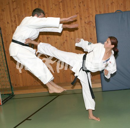 Karate. Sabrina Wrann. Feldkirchen, am 7.7.2005.
---
pressefotos, pressefotografie, kuess, qs, qspictures, sport, bild, bilder, bilddatenbank