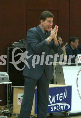Basketball Bundesliga. W?rthersee Piraten gegen St. P?ltner Haie. Coach William Magarity (Piraten). Klagenfurt, am 30.12.2005.
Foto: Kuess
---
pressefotos, pressefotografie, kuess, qs, qspictures, sport, bild, bilder, bilddatenbank