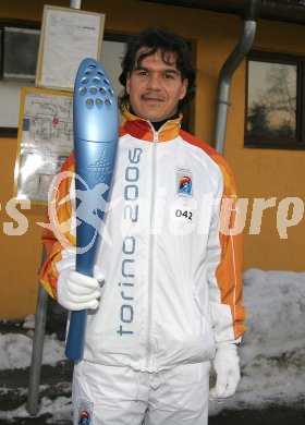 Olympischer Fackellauf. Many Viveiros. Klagenfurt, am 20.1.2006.
---
pressefotos, pressefotografie, kuess, qs, qspictures, sport, bild, bilder, bilddatenbank