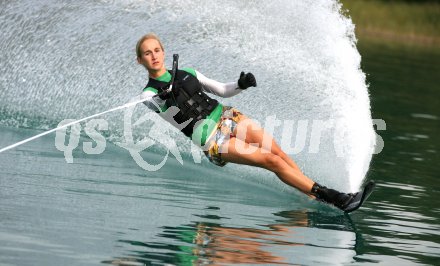 Wasserski. Tina Rauchenwald. U17 Weltmeisterin. Slalom. P?rtschach, am 2.9.2006.
---
pressefotos, pressefotografie, kuess, qs, qspictures, sport, bild, bilder, bilddatenbank