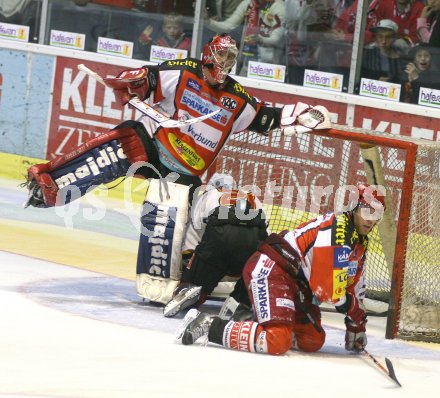 Eishockey Bundesliga. KAC gegen Jesenice. Andrew Verner, Jeremy Rebek, (KAC), Tomi Hafner (Jesenice). Klagenfurt, am 29.10.2006.
Foto: Kuess
---
pressefotos, pressefotografie, kuess, qs, qspictures, sport, bild, bilder, bilddatenbank