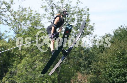 Wasserski. Tina Rauchenwald. U17 Weltmeisterin. Springen. P?rtschach, am 3.9.2006.
---
pressefotos, pressefotografie, kuess, qs, qspictures, sport, bild, bilder, bilddatenbank
