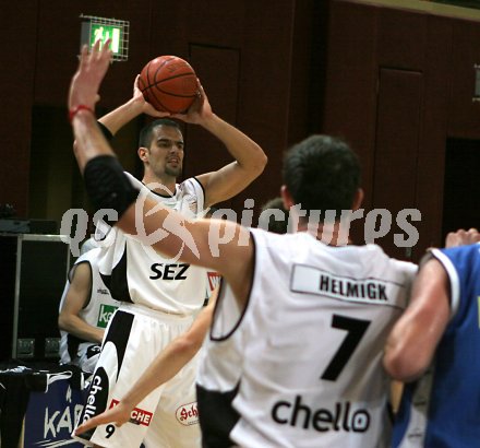 Basketball Bundesliga. Woerthersee Piraten gegen Oberwart Gunners. Joachim Buggelsheim.  Klagenfurt, am 23.10.2005.
Foto: Kuess 
---
pressefotos, pressefotografie, kuess, qs, qspictures, sport, bild, bilder, bilddatenbank