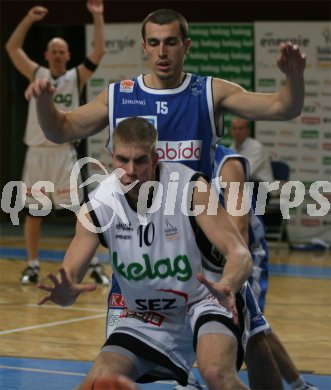 Basketballspiel Piraten gegen Oberwart. Iiro Tenngren. Klagenfurt, am 29.10.2004.
---
pressefotos, pressefotografie, kuess, qs, qspictures, sport, bild, bilder, bilddatenbank