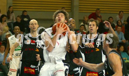 Basketball Bundesliga. W?rthersee Piraten gegen Klosterneuburg. Samuel Knabl. Klagenfurt, am 3.12.2005.
---
pressefotos, pressefotografie, kuess, qs, qspictures, sport, bild, bilder, bilddatenbank