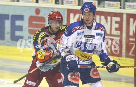 Eishockey Bundesliga. KAC gegen VSV. Mike Stewart (KAC), Herbert Ratz (VSV). Klagenfurt, am 10.10.2006.
---
pressefotos, pressefotografie, kuess, qs, qspictures, sport, bild, bilder, bilddatenbank
