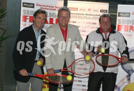 Pressekonferenz Tennis Superliga Finale.Klaus Bidovec, LHStv. Peter Ambrozy und Horst Skoff. Klagenfurt, am 5.9.2005.
---
pressefotos, pressefotografie, kuess, qs, qspictures, sport, bild, bilder, bilddatenbank