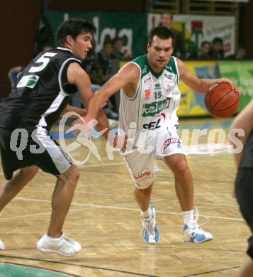 Basketball Bundesliga. W?rthersee Piraten gegen G?ssing Knights. Samo Grum (Piraten), Christoph Knor (G?ssing). Klagenfurt, am 1.11.2006.
Foto: Kuess
---
pressefotos, pressefotografie, kuess, qs, qspictures, sport, bild, bilder, bilddatenbank