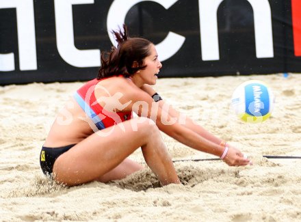 Beachvolleyball Grand Slam. Kerstin Pichler (?sterreich). Klagenfurt, am 8.2.2006.
---
pressefotos, pressefotografie, kuess, qs, qspictures, sport, bild, bilder, bilddatenbank