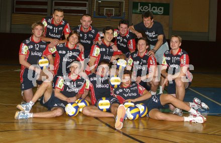 Volleyball Bundesliga. HYPO VBK. Mannschaftsfoto. Klagenfurt, am 14.12.2005.
Foto: Kuess
---
pressefotos, pressefotografie, kuess, qs, qspictures, sport, bild, bilder, bilddatenbank