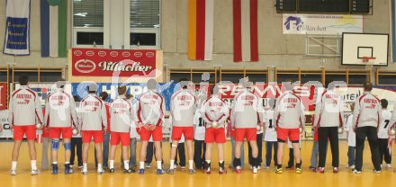 Bundeshymne. Handballl?nderspiel ?sterreich gegen Israel. Feldkirchen, am 6.1.2004.
---
pressefotos, pressefotografie, kuess, qs, qspictures, sport, bild, bilder, bilddatenbank