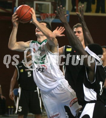 Basketball Bundesliga. W?rthersee Piraten gegen Mattersburg. Stjepan Gavran (Piraten). Klagenfurt, am 25.11.2006.
Foto: qspictures/Nadja Kuess
---
pressefotos, pressefotografie, kuess, qs, qspictures, sport, bild, bilder, bilddatenbank