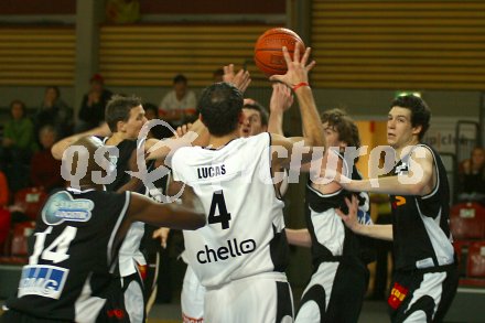 Basketball Bundesliga. W?rthersee Piraten gegen Klosterneuburg. Bryan Lucas. Klagenfurt, am 3.12.2005.
---
pressefotos, pressefotografie, kuess, qs, qspictures, sport, bild, bilder, bilddatenbank