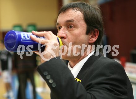 Basketball Bundesliga. W?rthersee Piraten gegen Panthers F?rstenfeld. Head Coach, Trainer Pit Stahl (F?rstenfeld). Klagenfurt, am 30.12.2006.
Foto: qspictures/Kuess
---
pressefotos, pressefotografie, kuess, qs, qspictures, sport, bild, bilder, bilddatenbank