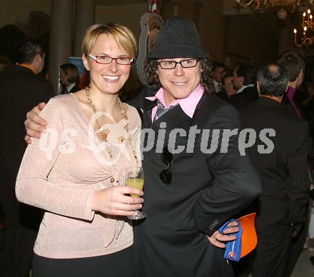 Schi. Weltcup. Ehrung K?rntner Sportler des Jahres 2005.  Slalom Weltcupsiegerin Sabine Egger und Slalom Weltcupsieger Rainer Sch?nfelder. Klagenfurt, am 23.12.2005.
---
pressefotos, pressefotografie, kuess, qs, qspictures, sport, bild, bilder, bilddatenbank