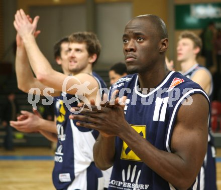 Basketball Bundesliga. W?rthersee Piraten gegen Panthers F?rstenfeld. Jubel, Trevor Gaines (F?rstenfeld). Klagenfurt, am 30.12.2006.
Foto: qspictures/Kuess
---
pressefotos, pressefotografie, kuess, qs, qspictures, sport, bild, bilder, bilddatenbank