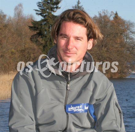 Alexander Meschuh. Etremsportler. Acroflieger.P?rtschach, am 24.11.2004.
---
pressefotos, pressefotografie, kuess, qs, qspictures, sport, bild, bilder, bilddatenbank