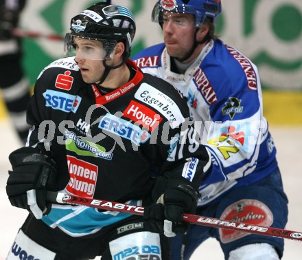 Eishockey Bundesliga. VSV gegen EHC Liwest Linz. Thomas Pfeffer (VSV), Gregor Baumgartner (Linz). Villach, am 12.1.2007.
Foto: Kuess 
---
pressefotos, pressefotografie, kuess, qs, qspictures, sport, bild, bilder, bilddatenbank