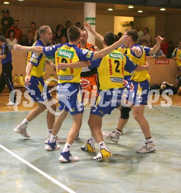 Volleyball Bundesliga. SK Aich/Dob gegen Hypo VBK.  Jubel Aich/Dob.  Bleiburg am 7.10.2006
---
pressefotos, pressefotografie, kuess, qs, qspictures, sport, bild, bilder, bilddatenbank