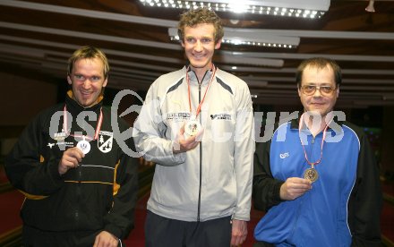 Kegeln Staatsmeisterschaft.  Siegerehrung. Reinhard Gruber (Tirol, 2., KC Montanwerke Reith), Roland Gstrein (Tirol, 1., KSK Raika St. Anton), Hermann Necas (Wien, 3., KSK Interunfall-Generali). H?rtendorf, am 27.5.2006.
Foto: Kuess
---
pressefotos, pressefotografie, kuess, qs, qspictures, sport, bild, bilder, bilddatenbank