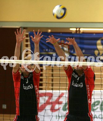 Volleyball Bundesliga. HYPO VBK gegen Arbesbach. Block von Mikula Martin und Vanik Peter. Klagenfurt, am 23.9.2006.
---
pressefotos, pressefotografie, kuess, qs, qspictures, sport, bild, bilder, bilddatenbank