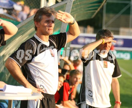 Fussball. Red Zac Liga. FC K?rnten gegen Admira. Admira Trainer Hubert Baumgartner blickt einer unsicheren Zukunft entgegen. Klagenfurt, am 18.8.2006.
---
pressefotos, pressefotografie, kuess, qs, qspictures, sport, bild, bilder, bilddatenbank