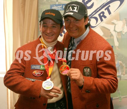 Empfang Paralympics Olympiasieger Walter Lackner. Walter Lackner.Klagenfurt, Salzamt, am 21.3.2006.
---
pressefotos, pressefotografie, kuess, qs, qspictures, sport, bild, bilder, bilddatenbank