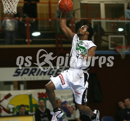 Basketball Bundesliga. W?rthersee Piraten gegen Kapfenberg.Tobe Carberry (Piraten). Klagenfurt, am 23.3.2006.
---
pressefotos, pressefotografie, kuess, qs, qspictures, sport, bild, bilder, bilddatenbank