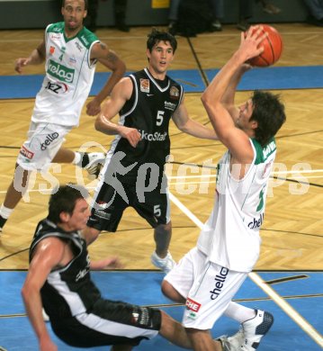 Basketball Bundesliga. W?rthersee Piraten gegen G?ssing Knights. Selmir Husanovic, Kris Clarkson (Piraten), Christoph Knor (G?ssing). Klagenfurt, am 1.11.2006.
Foto: qspictures/Nadja Kuess
---
pressefotos, pressefotografie, kuess, qs, qspictures, sport, bild, bilder, bilddatenbank